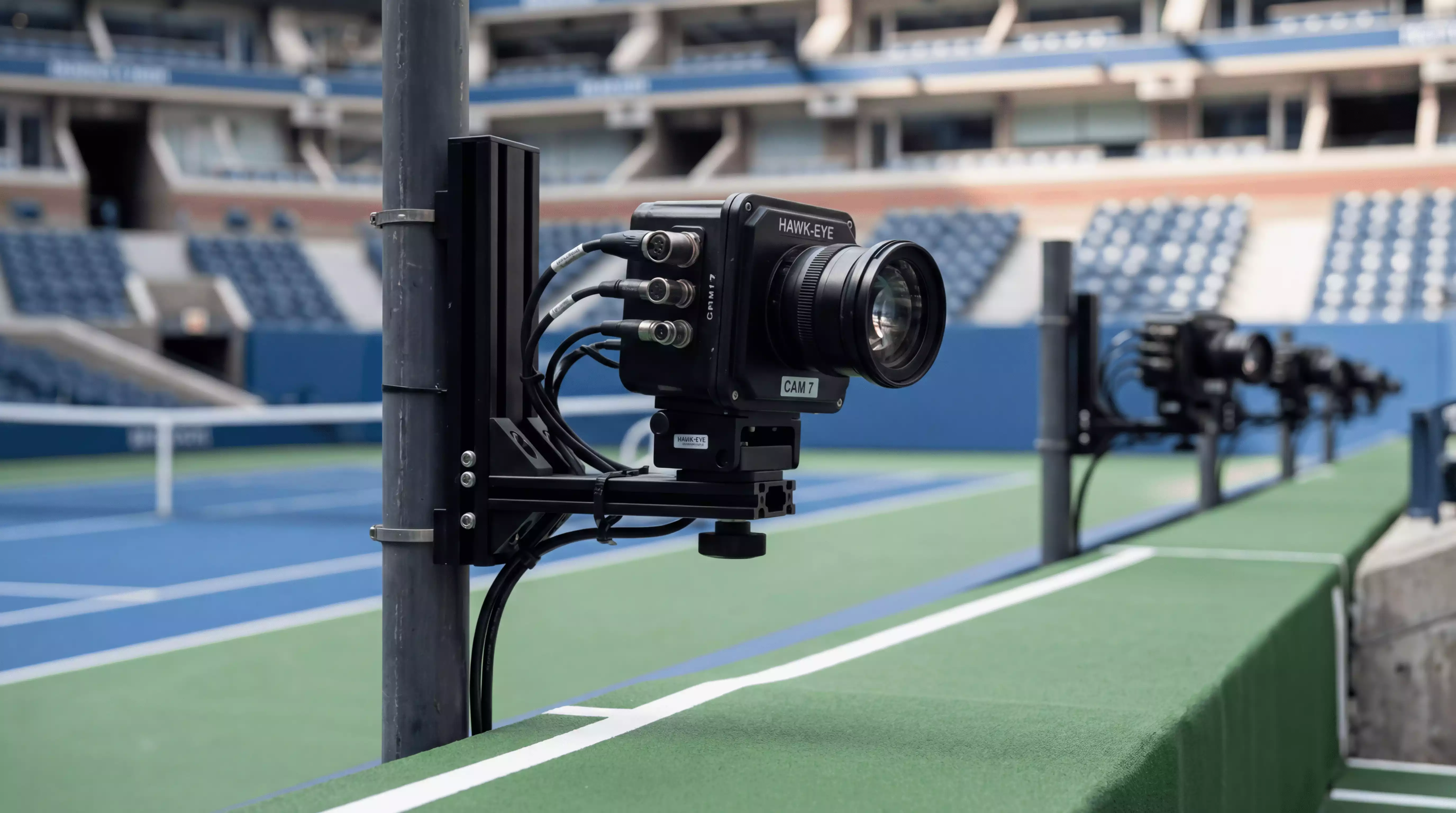 Sistema Hawk-Eye de seguimiento electrónico de líneas en una pista de tenis profesional